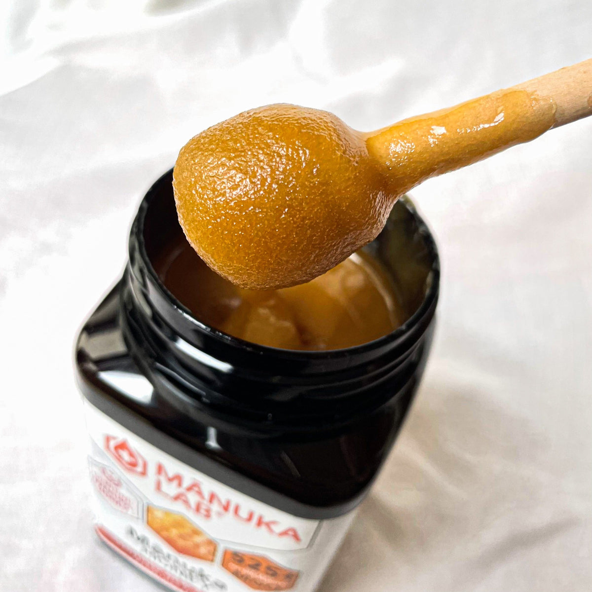 Raw Manuka Honey Benefits: Unveil and Discover the Healing Power of Nature